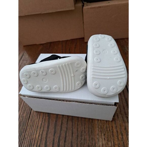 New Infant Baby 7 Month Black Hook and Loop Sneakers Casual Shoes Hard Soles - Picture 4 of 6